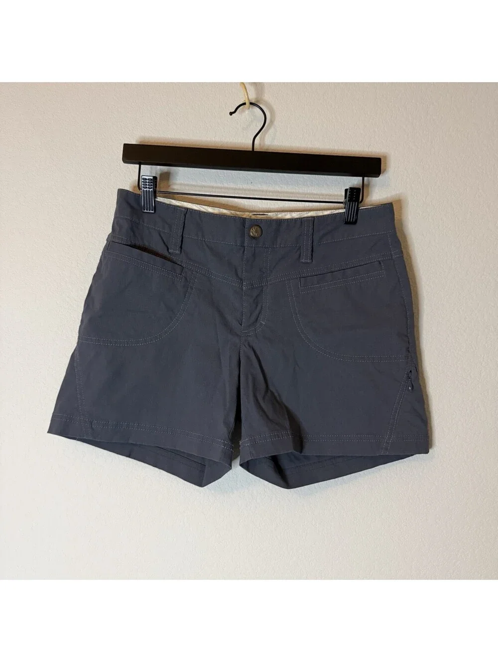 Athleta Women’s Size 6 Gray Hiking Travel Shorts Zip Pockets Stretch